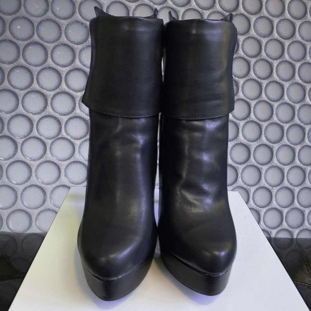 Shoe Dazzle Jada booties